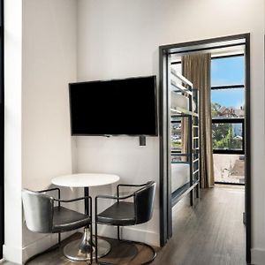 Waymore'S Guest House & Casual Club